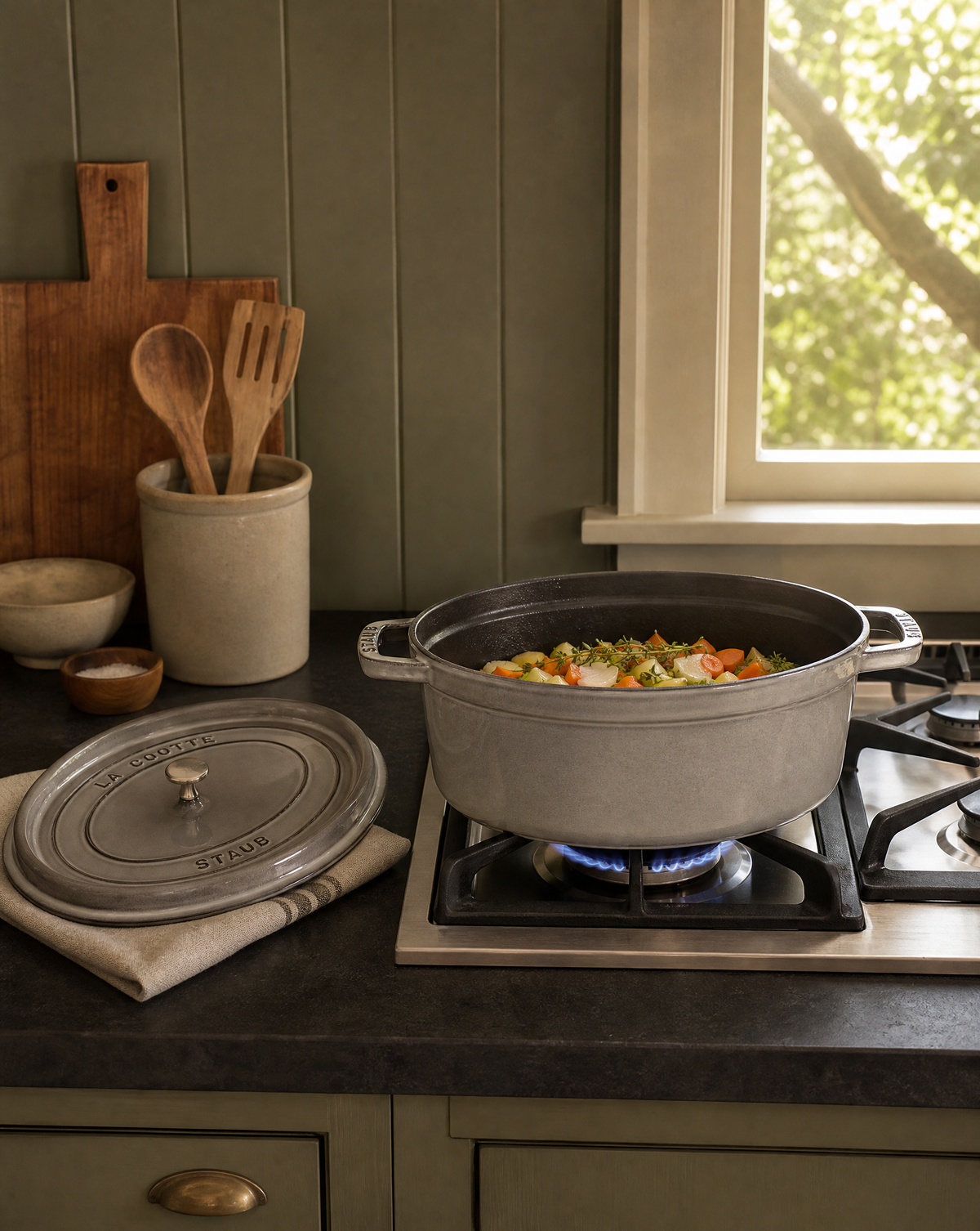 Staub Oval Cocotte – Magnolia