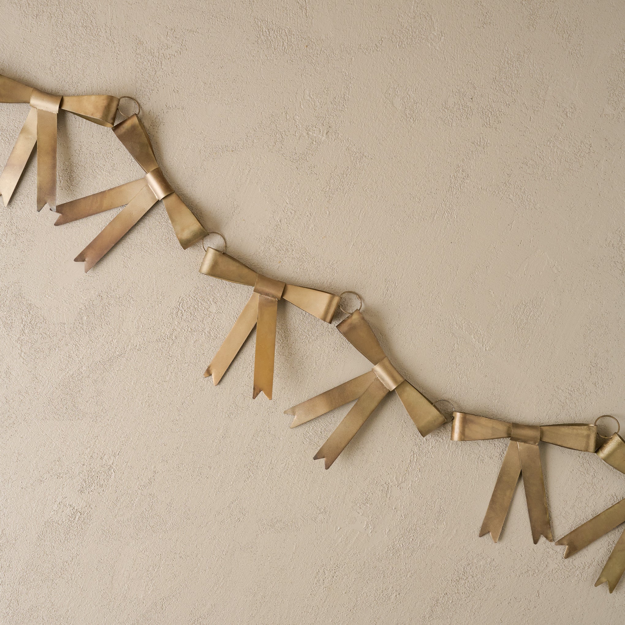 Gloria Brass Bow Garland - Thumbnail 3