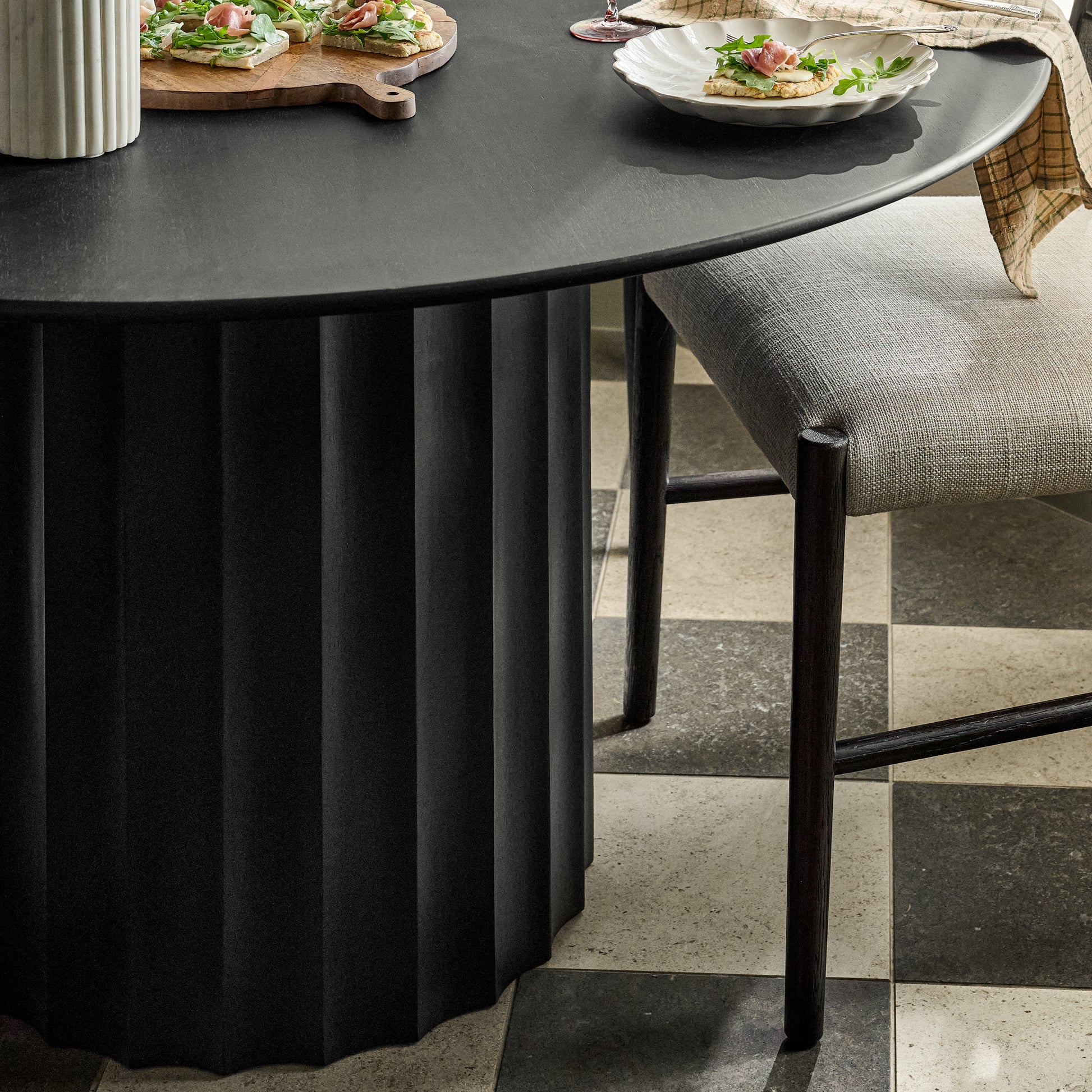 Lillian Dining Table in black