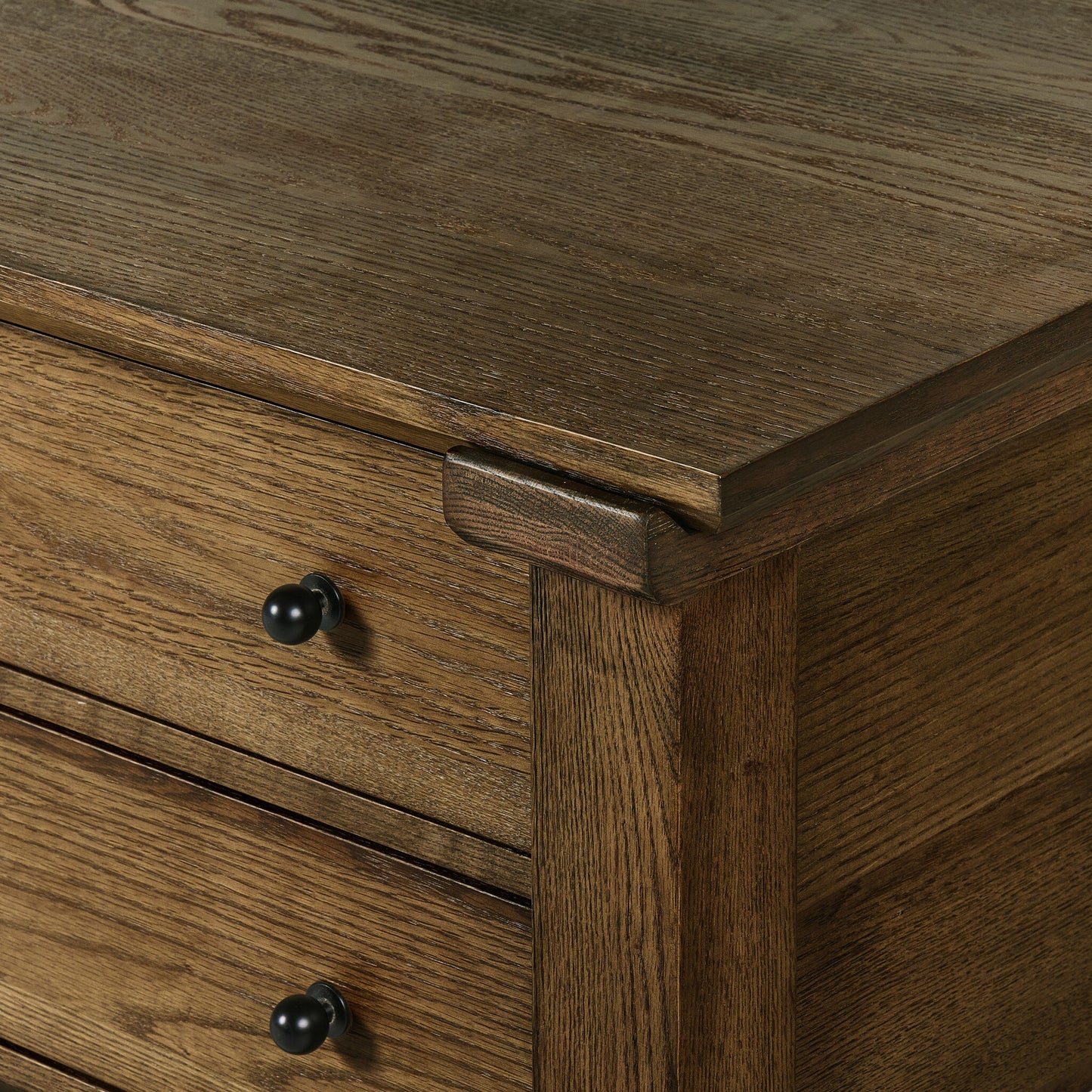 Dahlia Kitchen Island corner up close