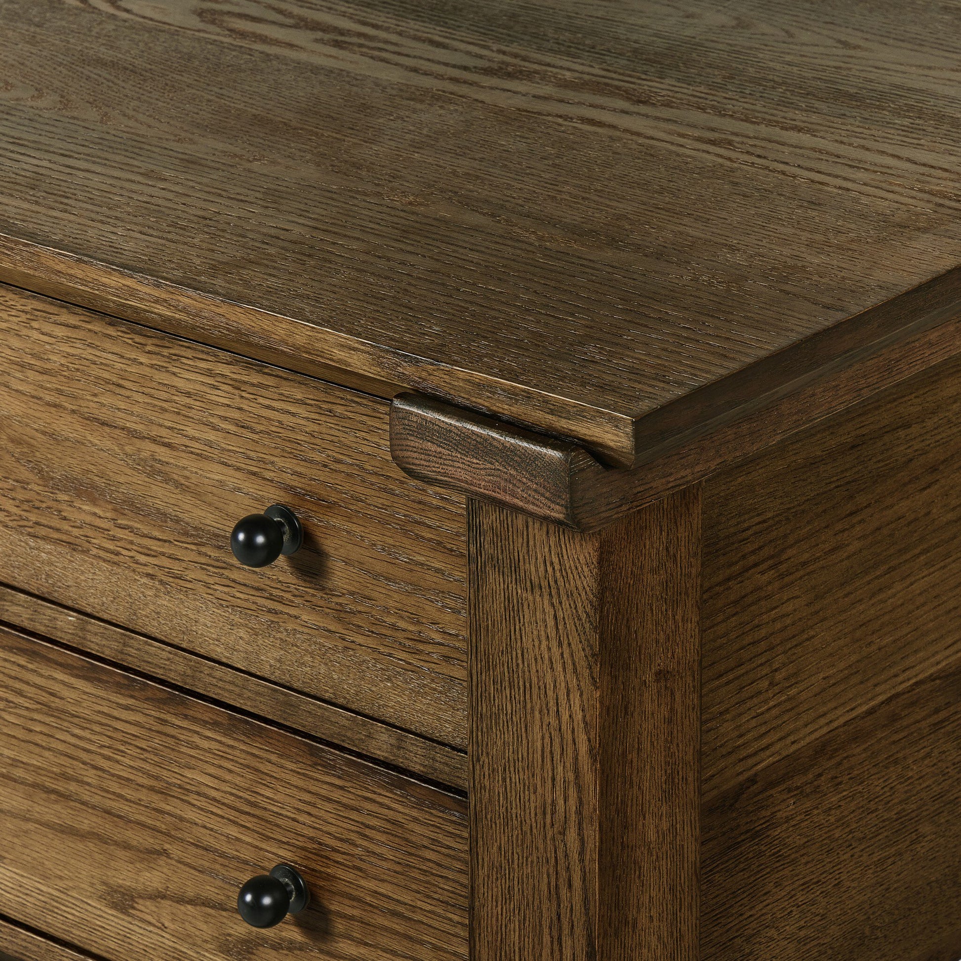 Dahlia Kitchen Island corner up close