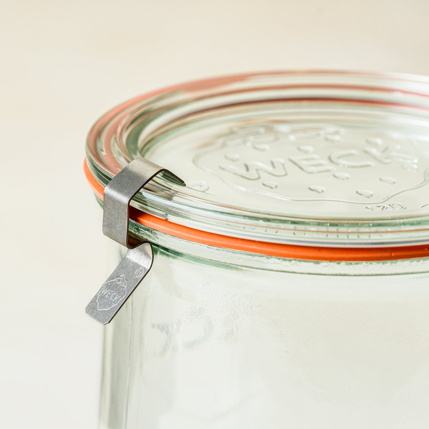 Weck 743 3/4 L Mold Jar close up of lid