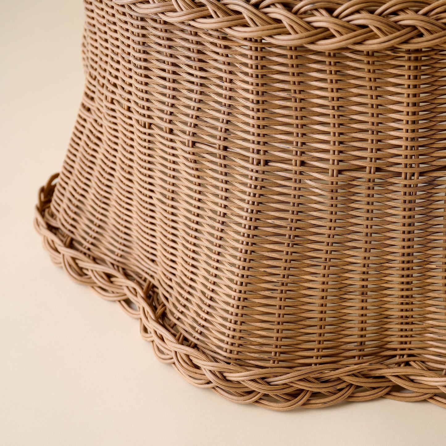 Rattan Scalloped Tree Collar up close