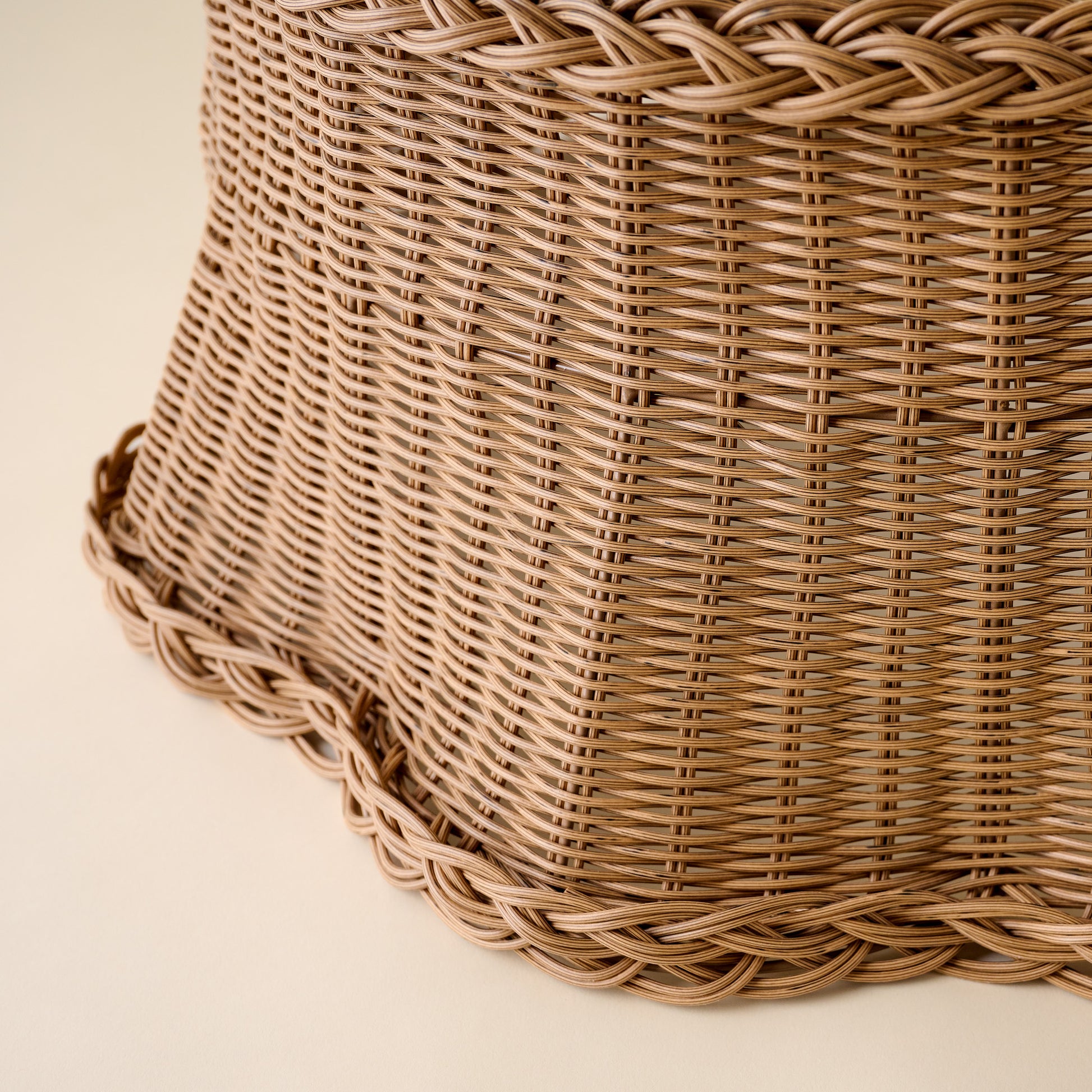 Rattan Scalloped Tree Collar up close