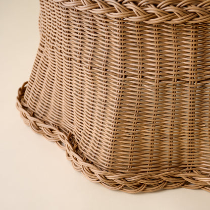 Rattan Scalloped Tree Collar up close