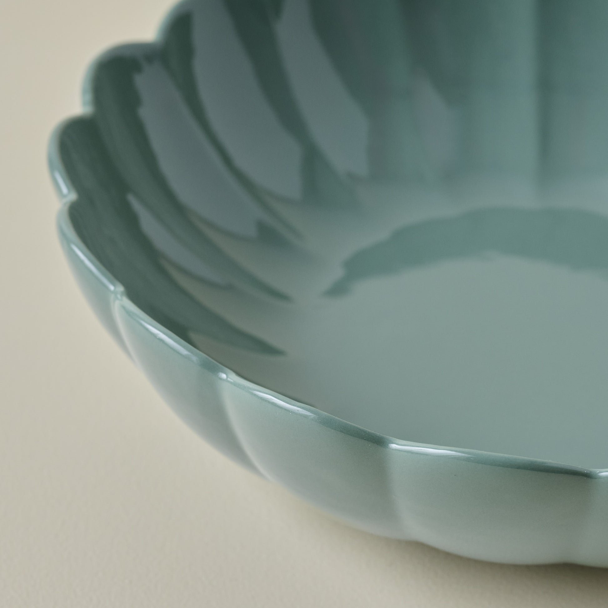 Seagrass Scalloped Serving Bowl up close