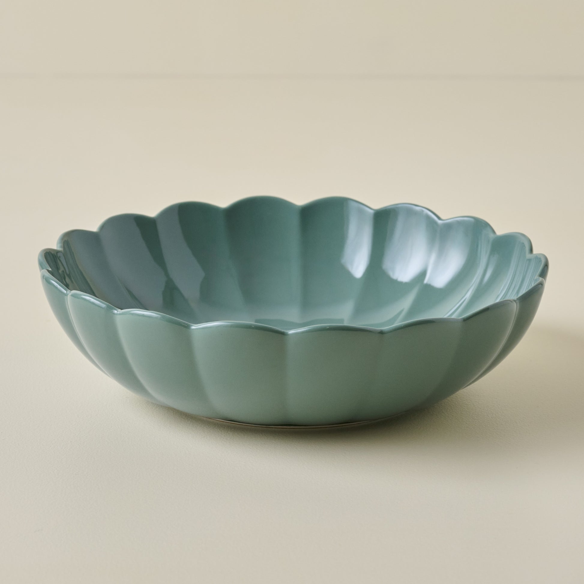 Seagrass Scalloped Serving Bowl