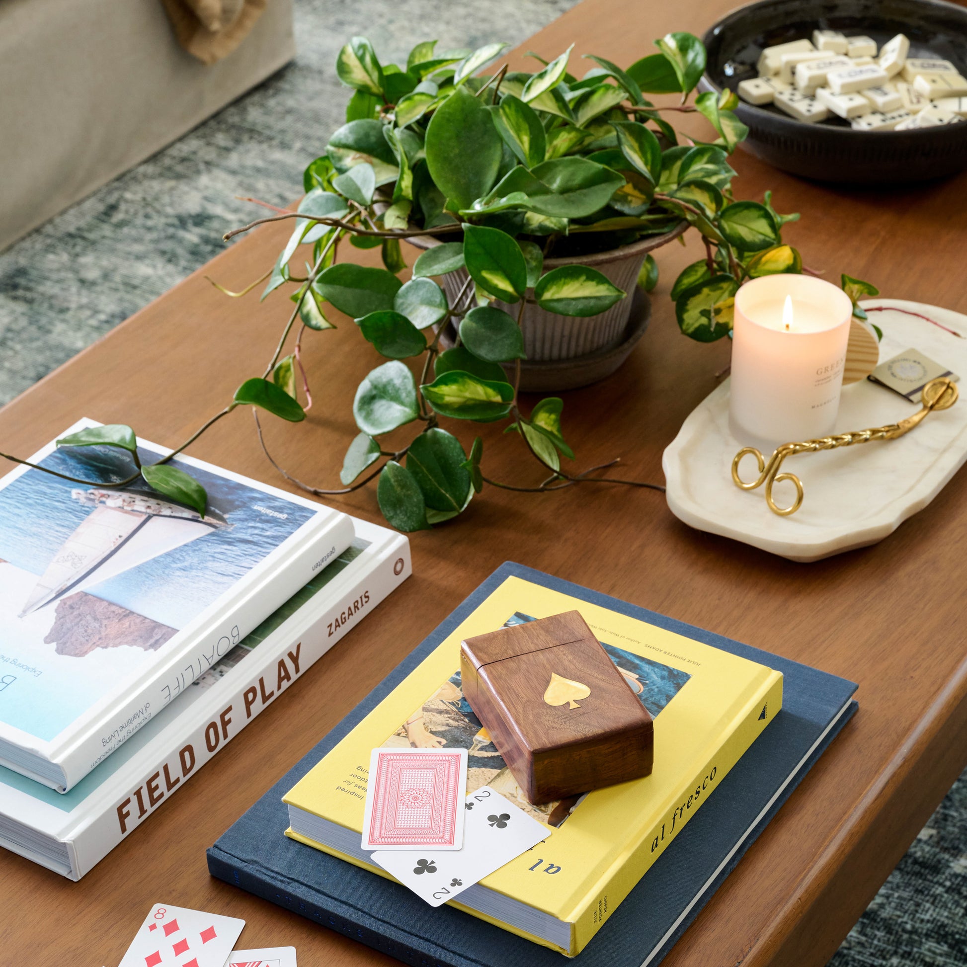 Fanny Bergs Pot on a coffee table