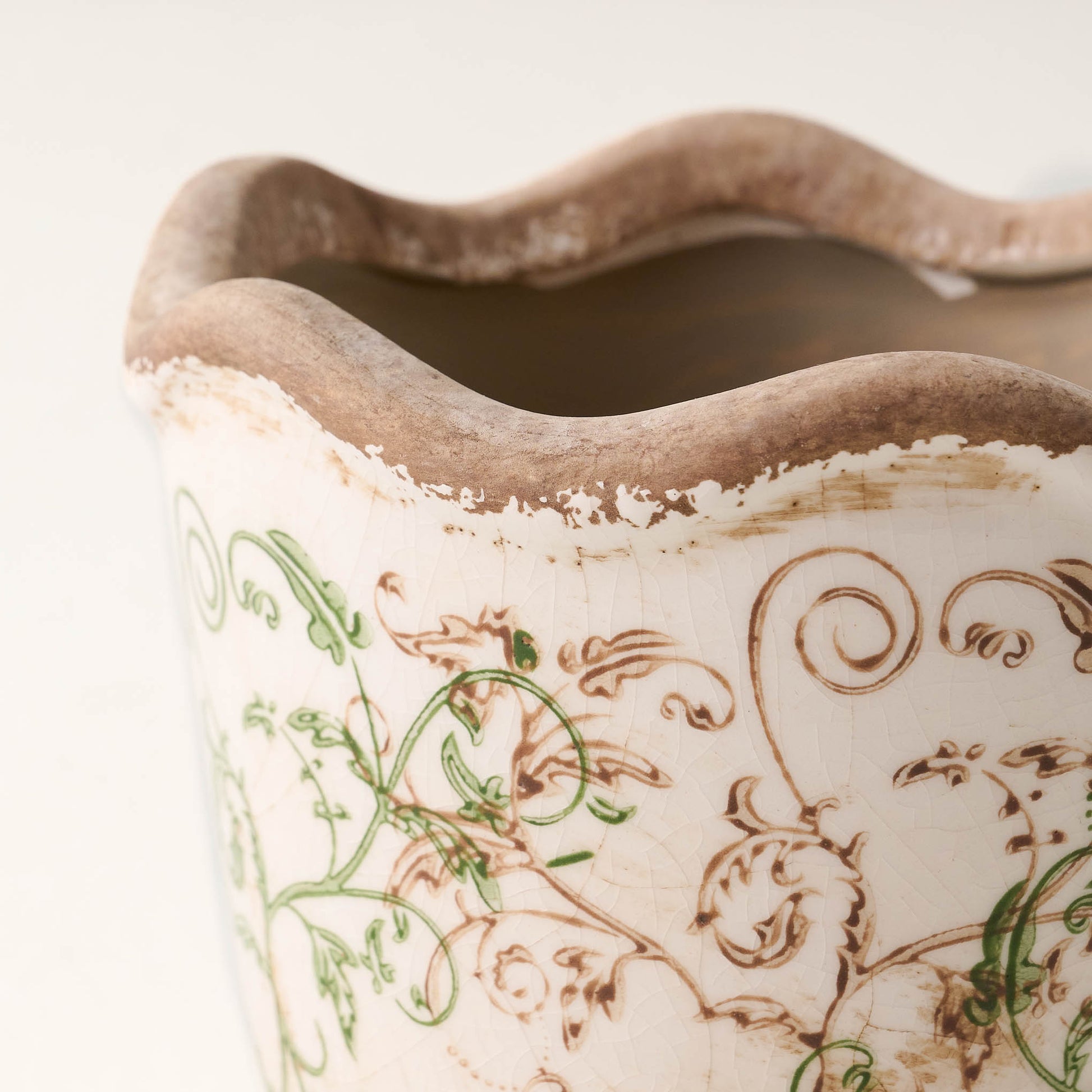 Green Scalloped Distressed Planter close up