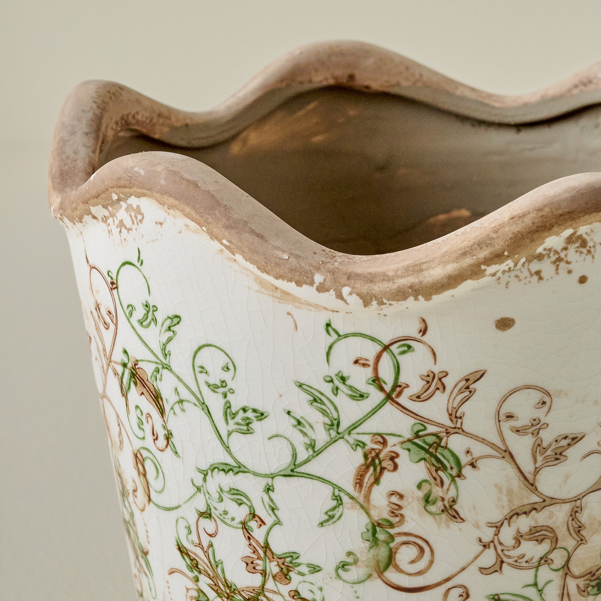 Small Green Scalloped Distressed Planter Up close