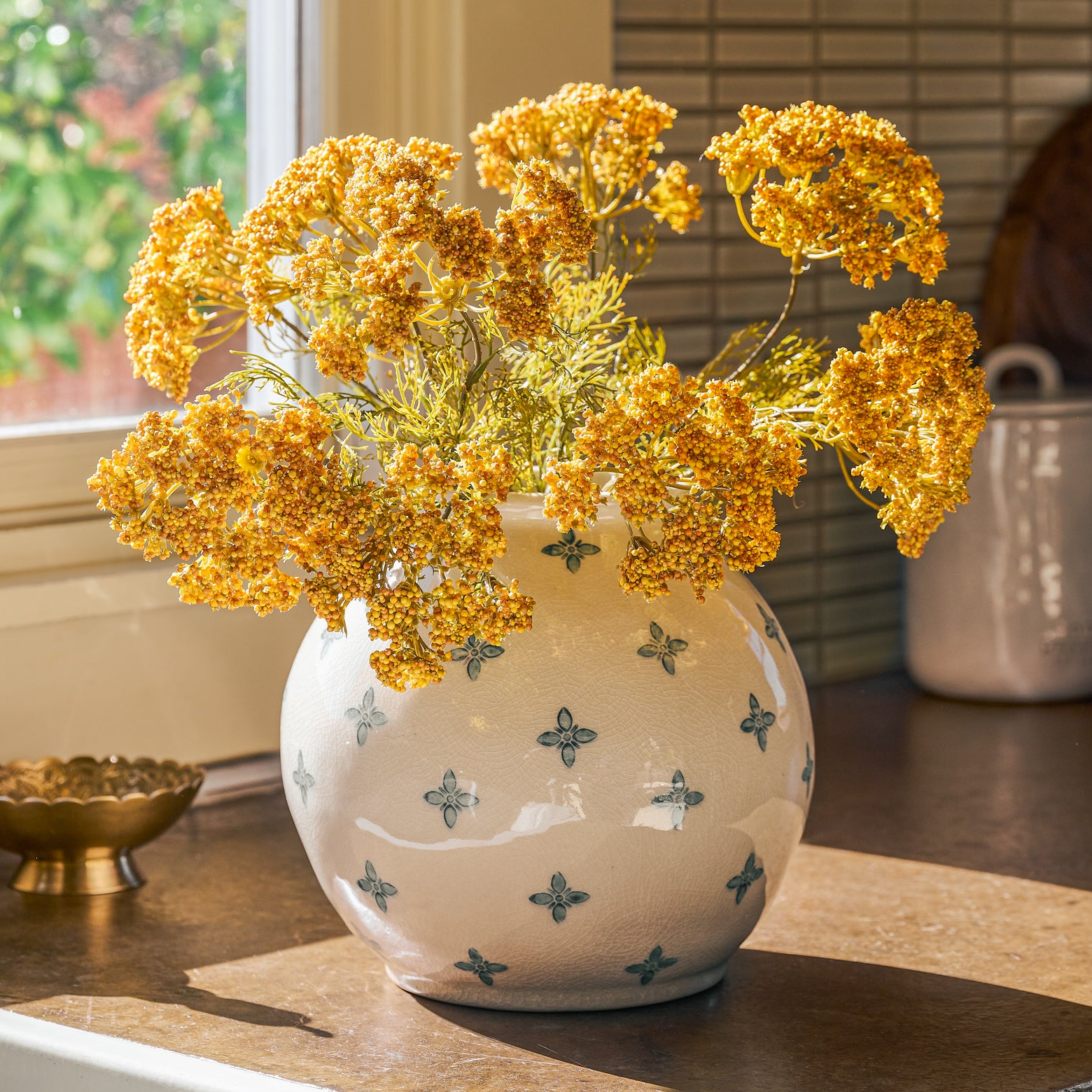 Vintage Inspired Vase + Queen Anne Lace Bush Bundle