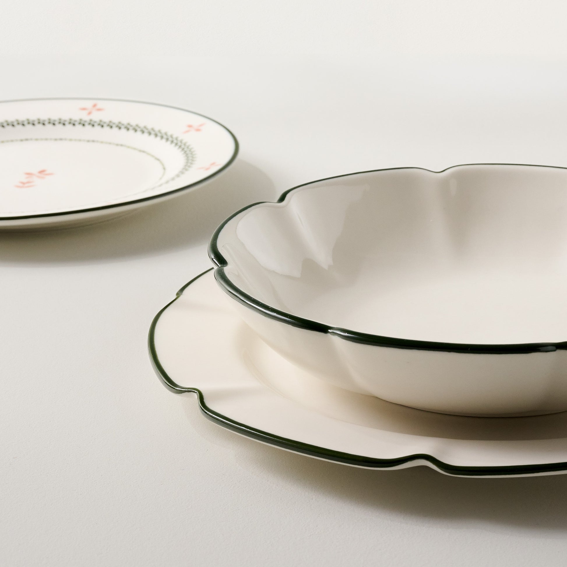 Green Luna Scalloped 3-Piece Place Setting up close