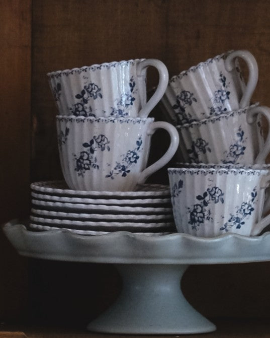 Heirloom Garden Floral Tea Cup and Saucer Set – Magnolia