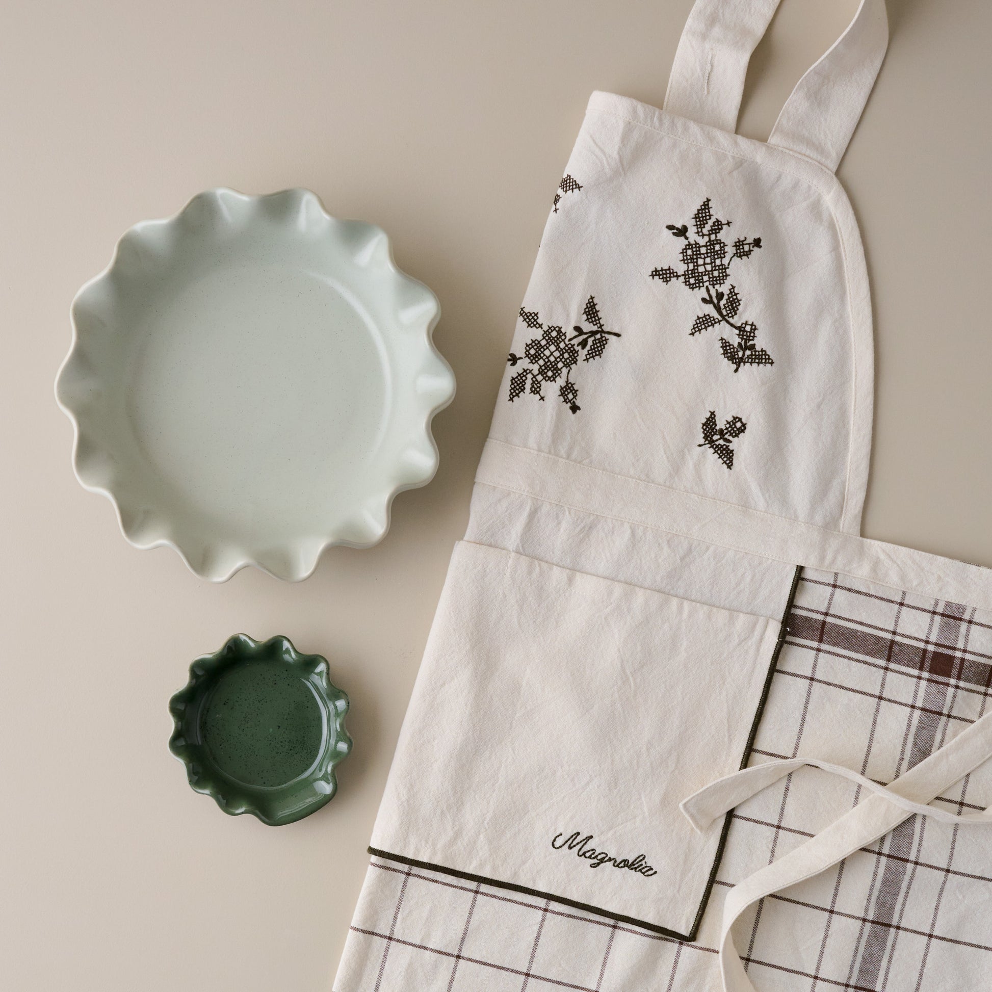 Talia Apron + French Grey Pie Dish + Forest Green Spoon Rest Bundle