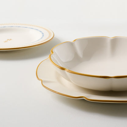 Luna Scalloped 3-Piece Place Setting up close