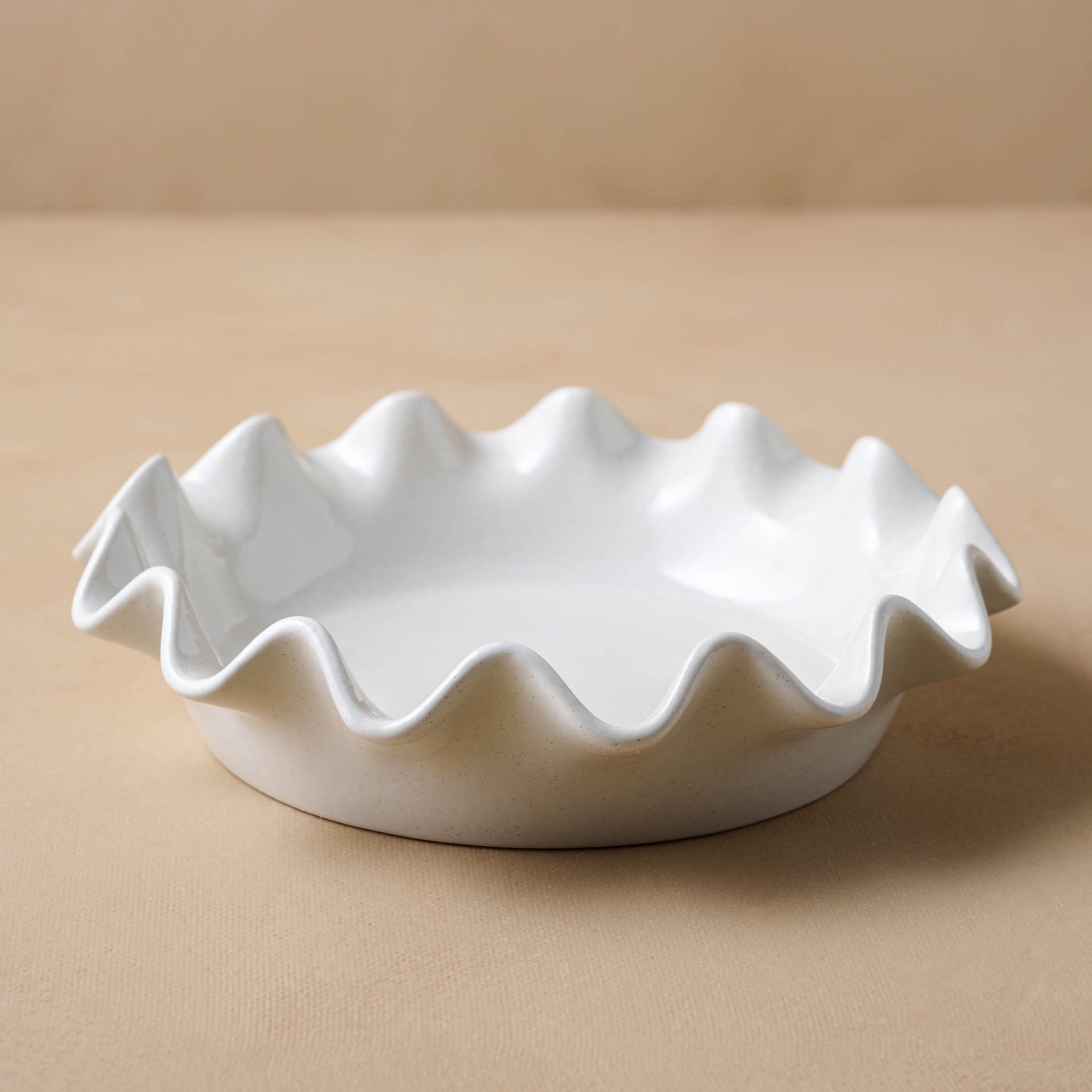 Cream Scalloped Pie Dish