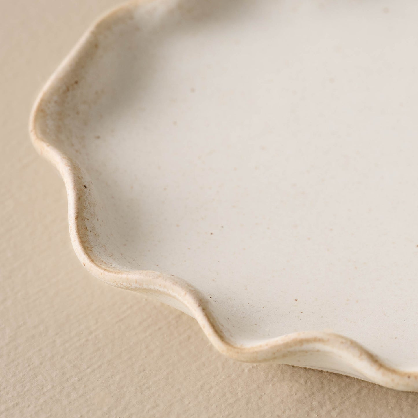detailed view of ruffle edge on ivory Ceramic tray
