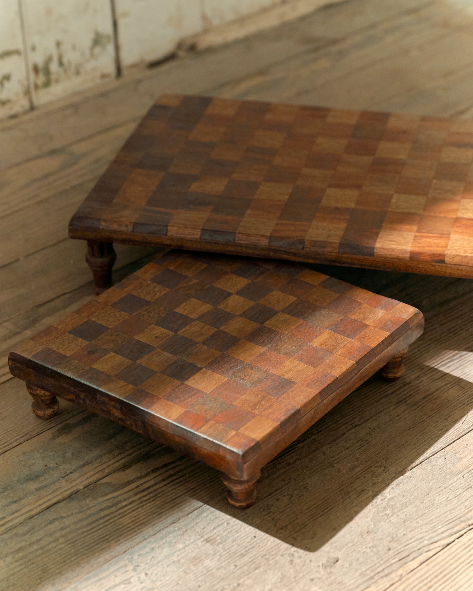 Checkered Wood Riser – Magnolia
