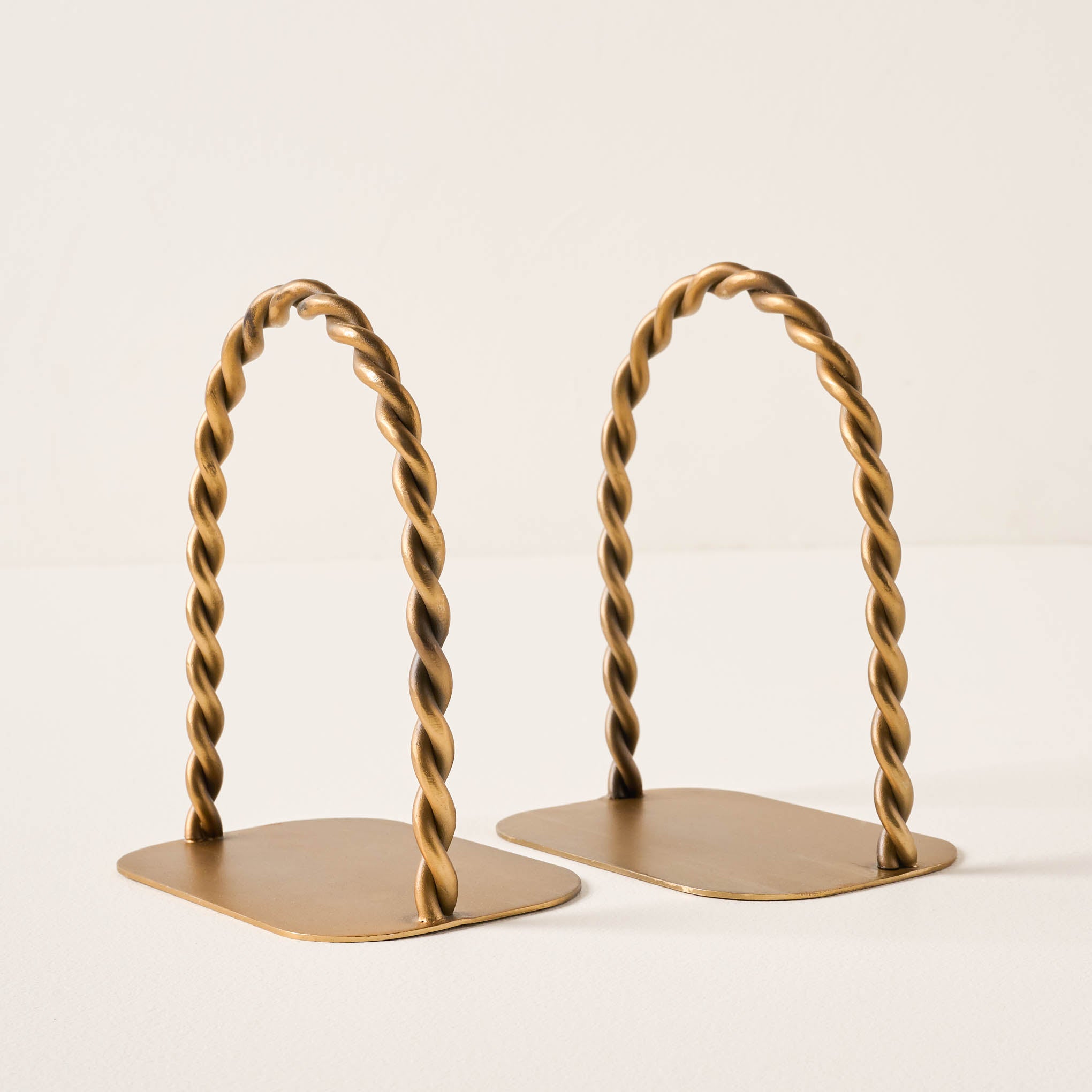 Twisted Vintage-Inspired Brass Bookends – Magnolia