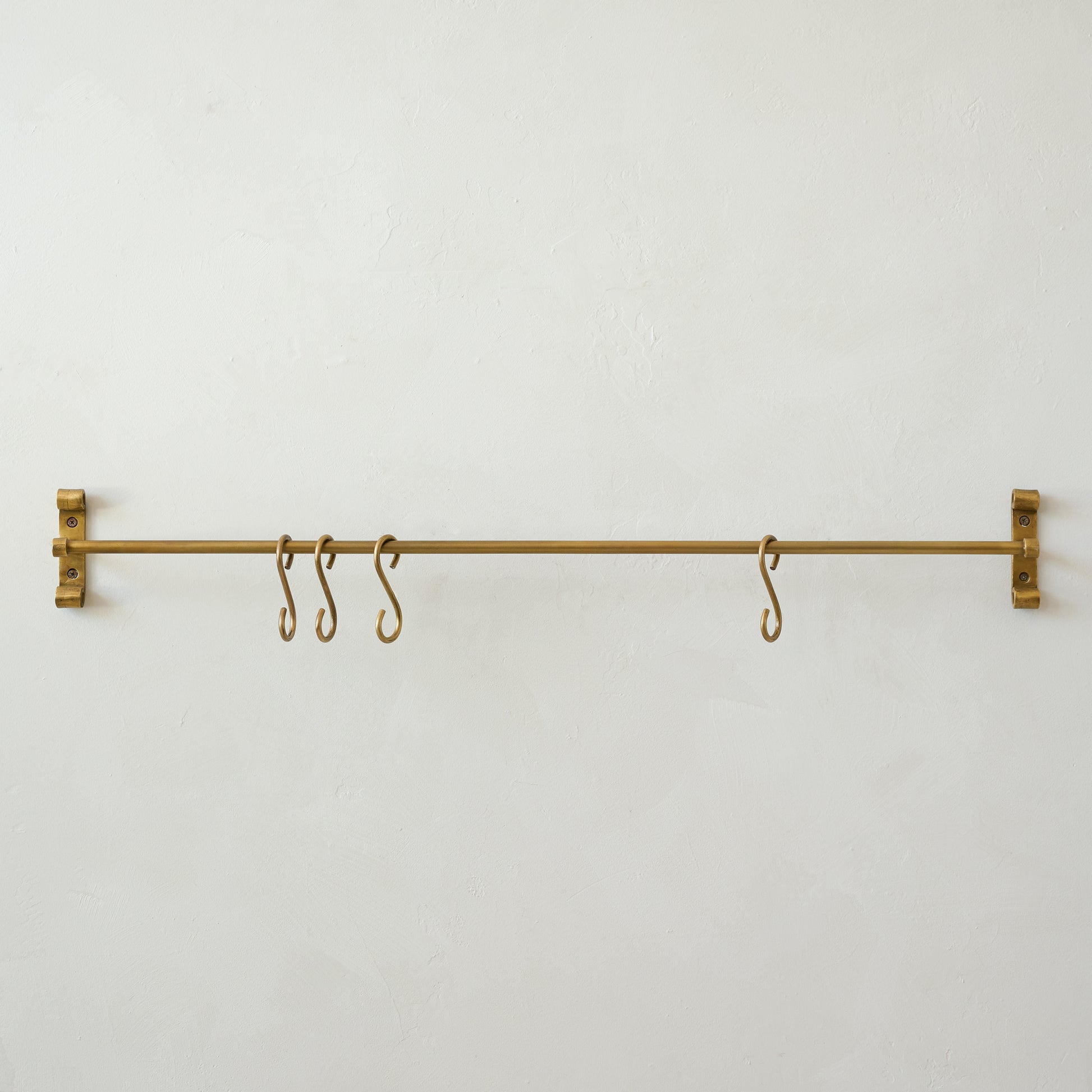 Duke Brass Rail with Hooks