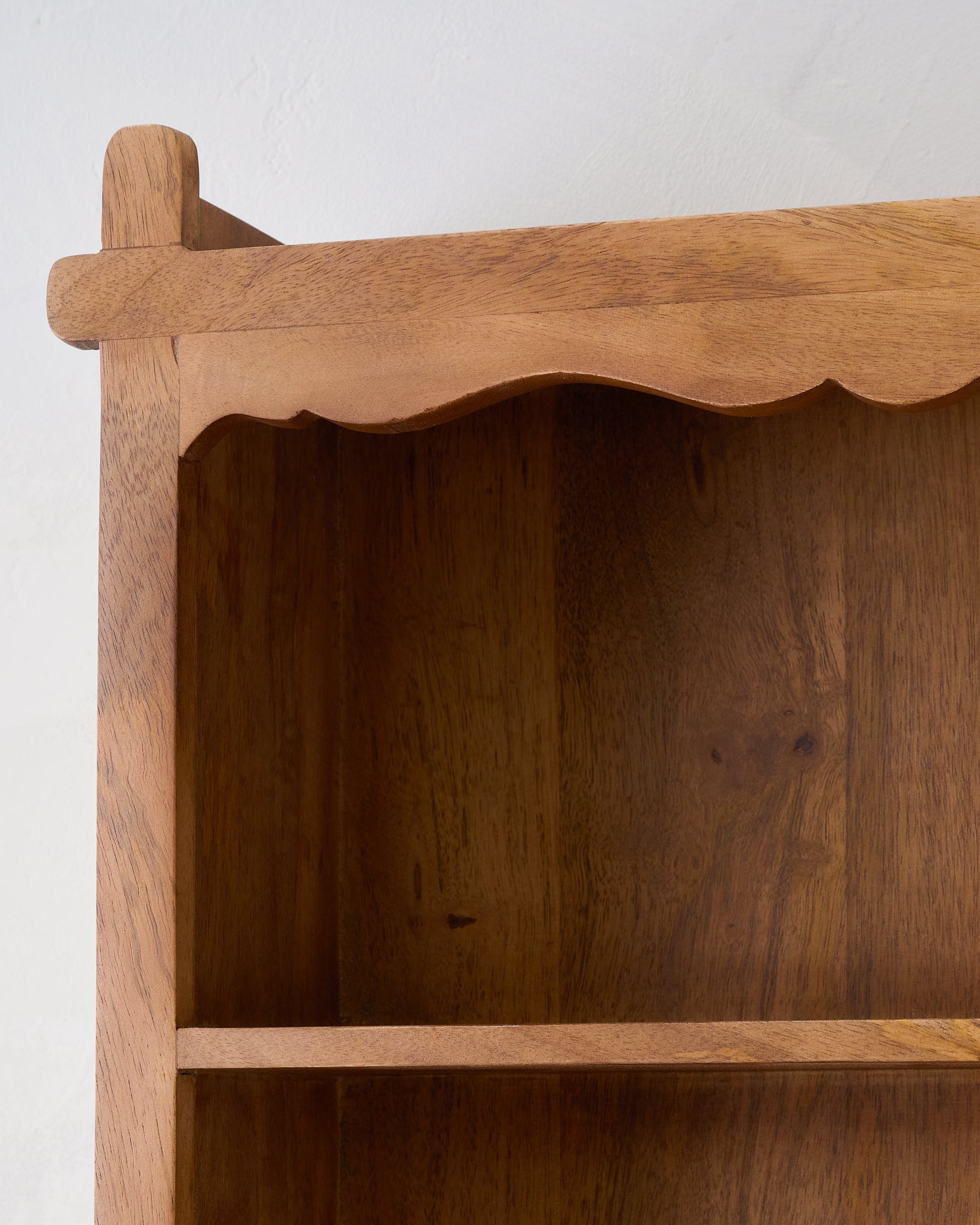 Daphne Wooden Wall Shelf – Magnolia
