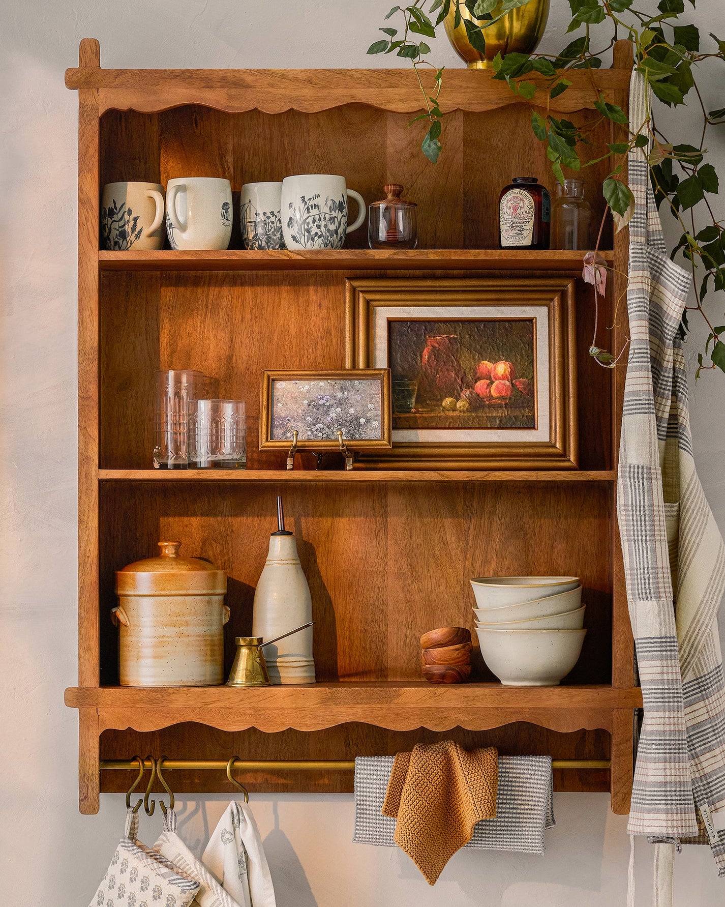 Daphne Wooden Wall Shelf – Magnolia