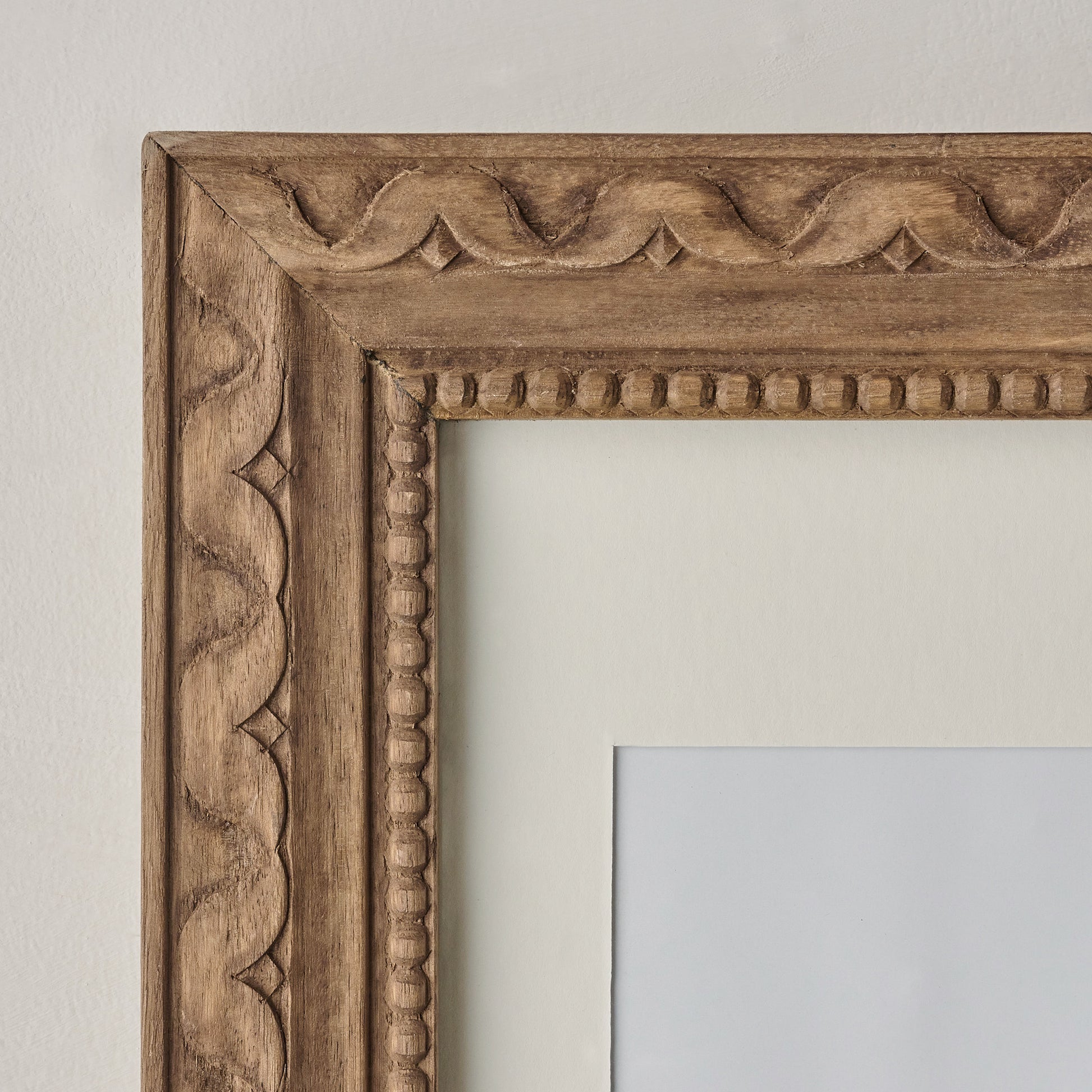 8"x10" Willa Antiqued Wood Wall Frame with Matte Up close