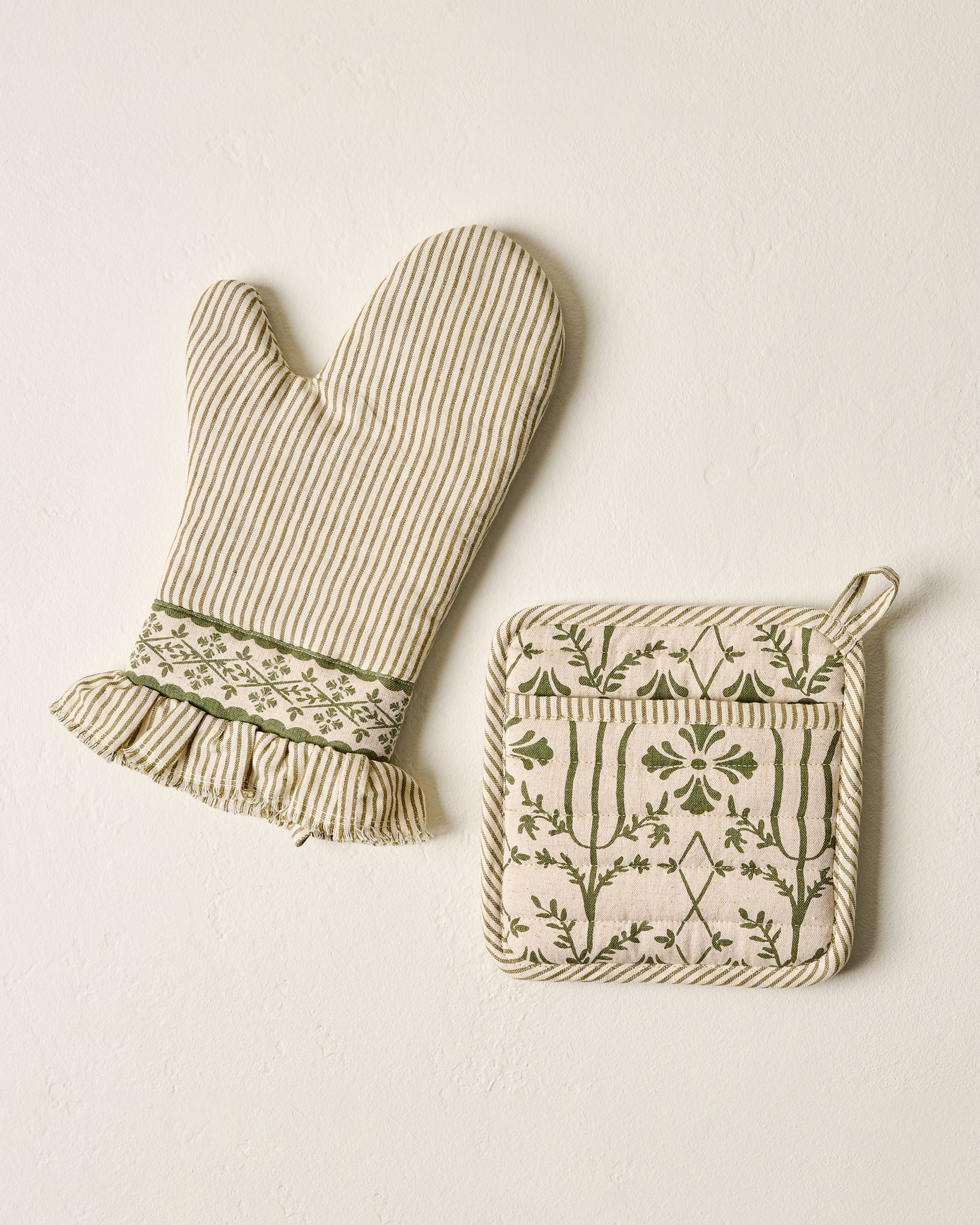 Magnolia Olive Pin Stripe Oven Mitt + Pot Holder Set