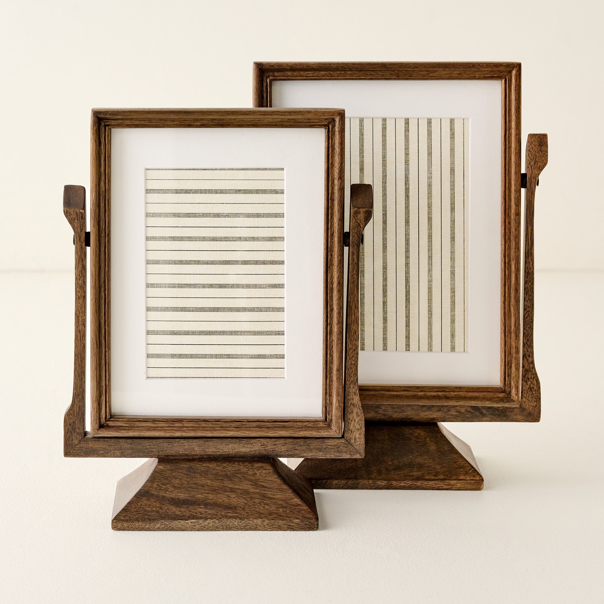 Antique Inspired Swivel Photo Frames – Magnolia
