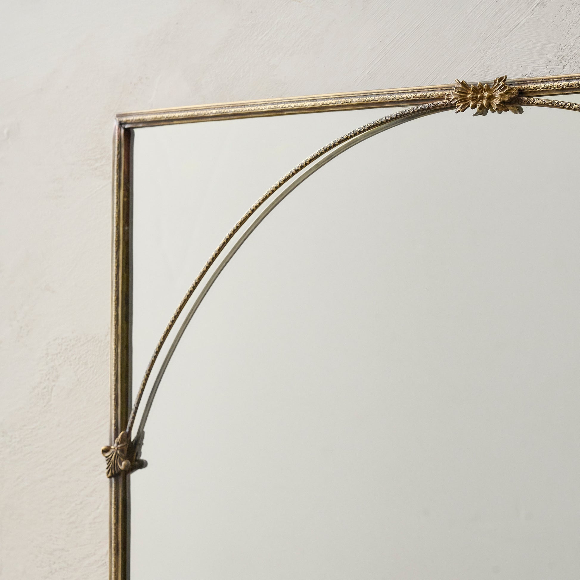 Vienna Metal Framed Mirror frame up close