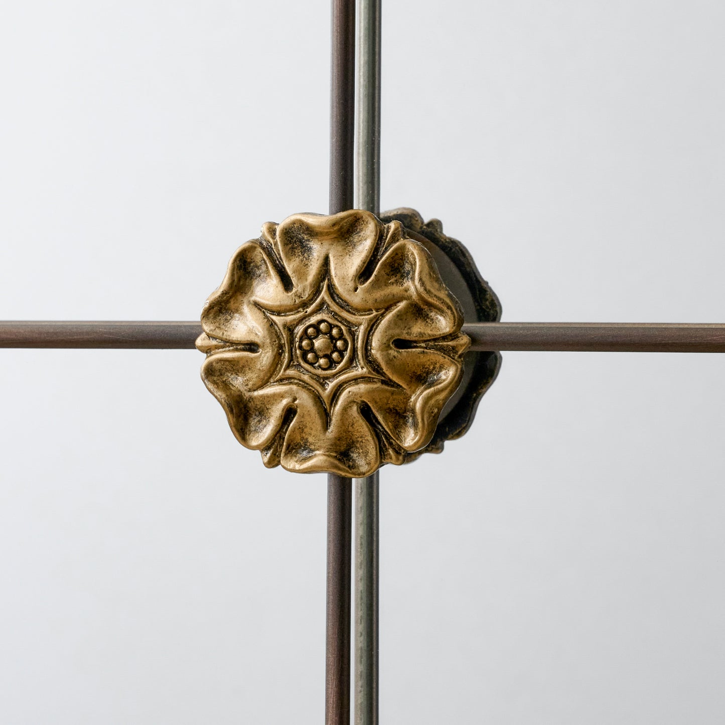 Hotel 1928 Mirror up close