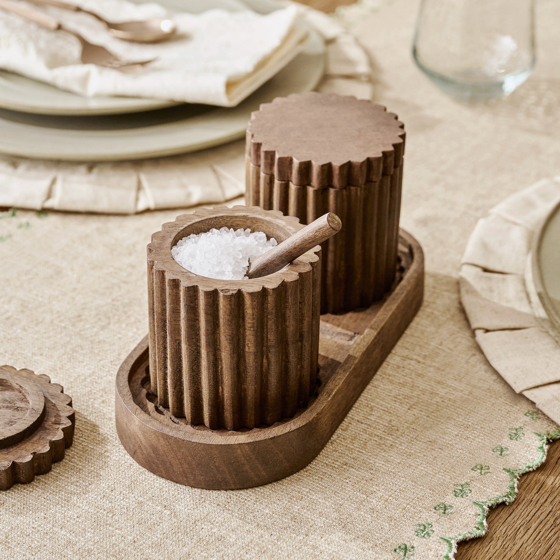 Antiqued Wood Scalloped Pinch Pot Set