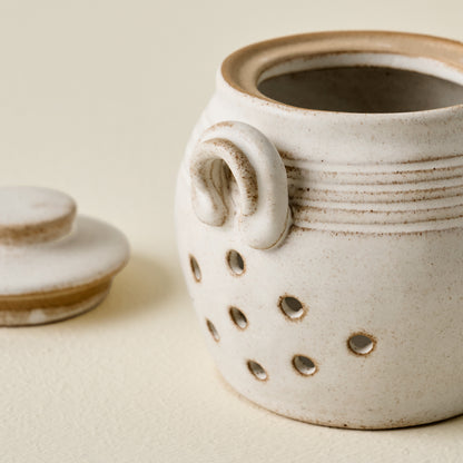 French White Garlic Keeper up close