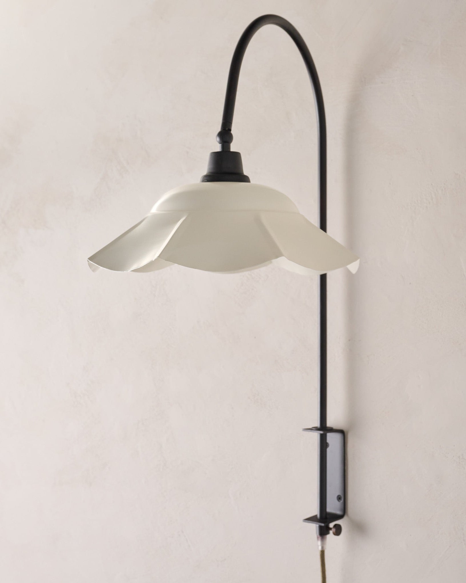 Mary Enamel Plug-in Sconce Cream with Bronze
