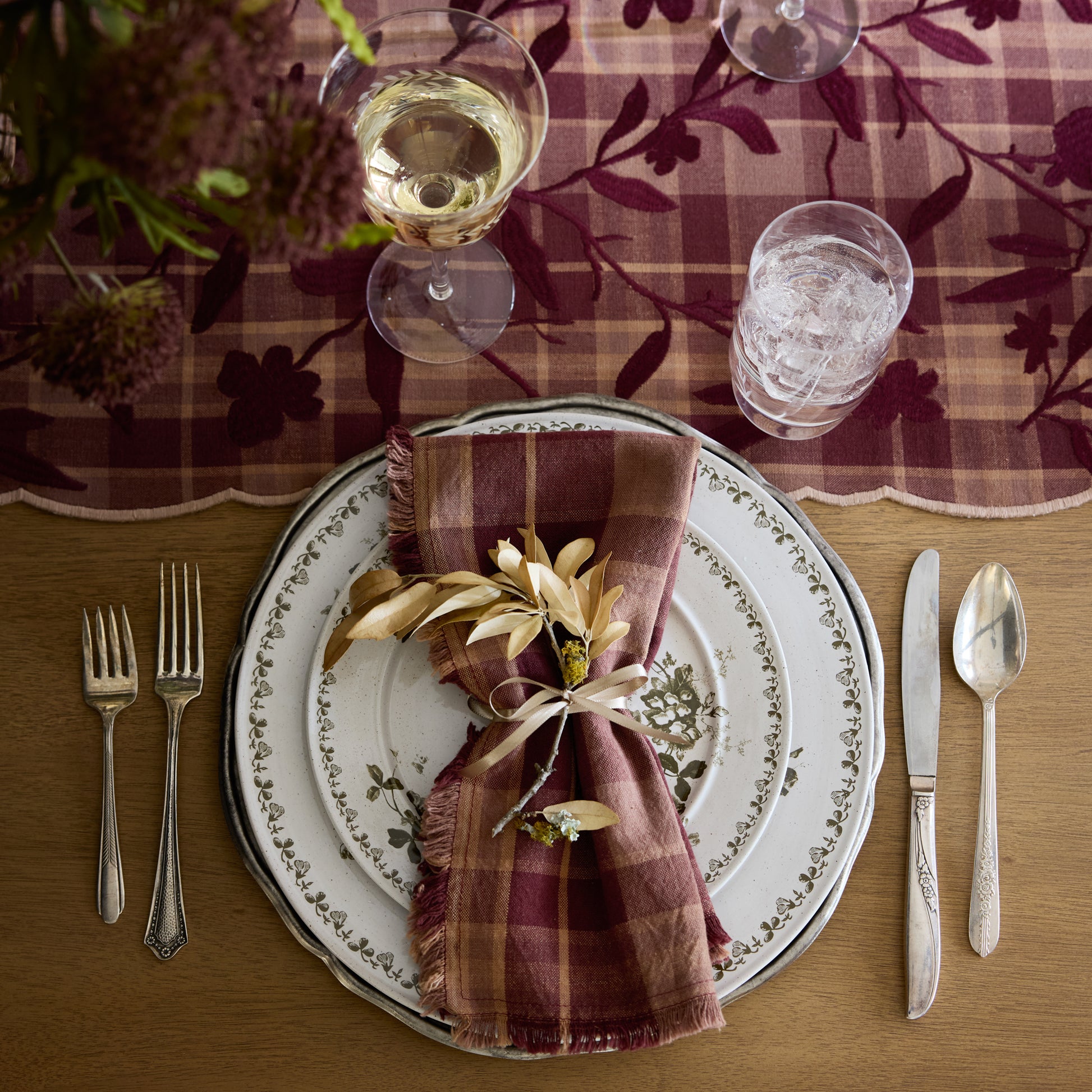Heirloom Garden Floral Dinner Plate at a place setting