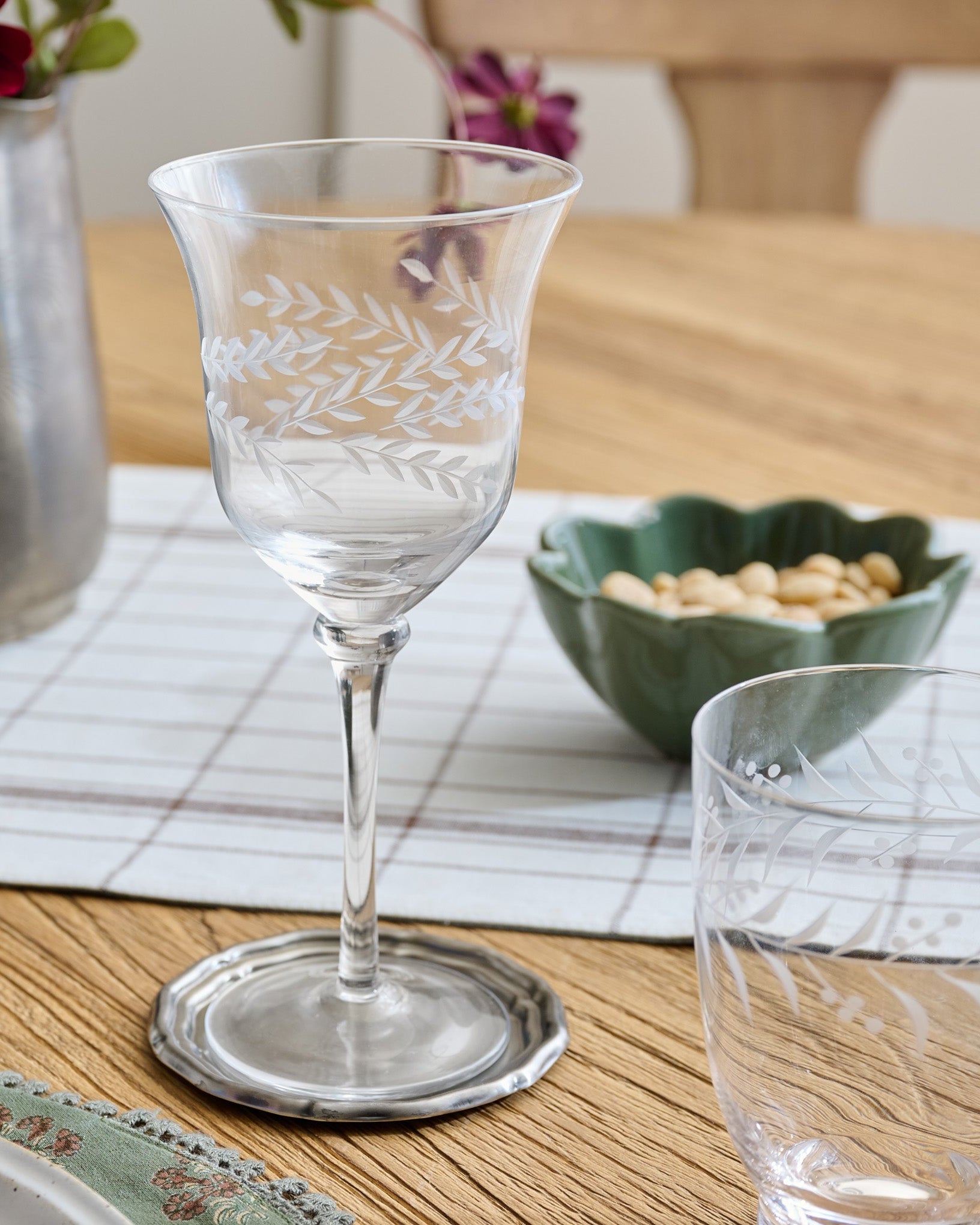 Magnolia Vintage-Inspired Etched Glass Wine Glass