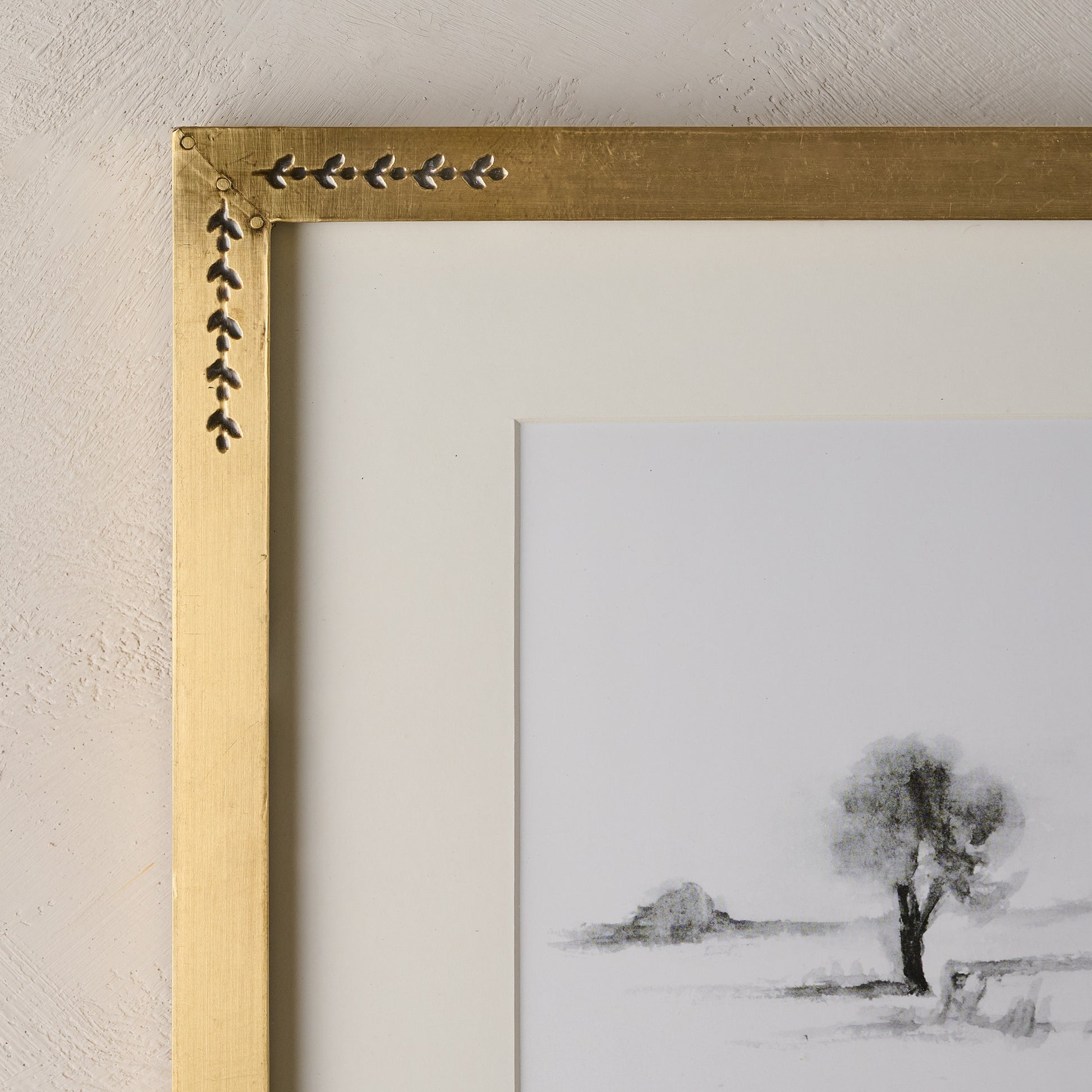 8x10 Floral Antique Brass Picture Frame corner up close