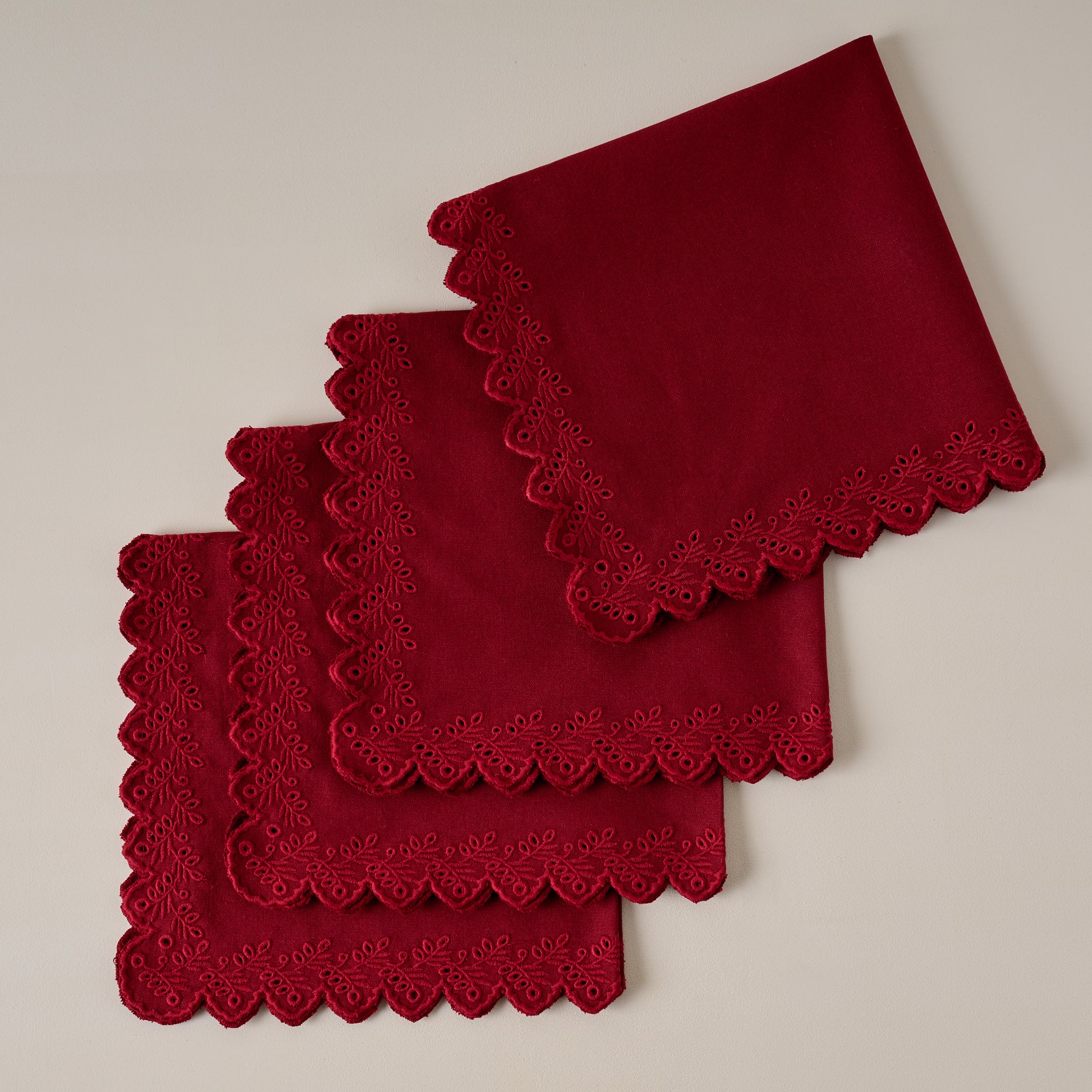 Syrah Embroidered Scalloped Edge Napkin Set of Four