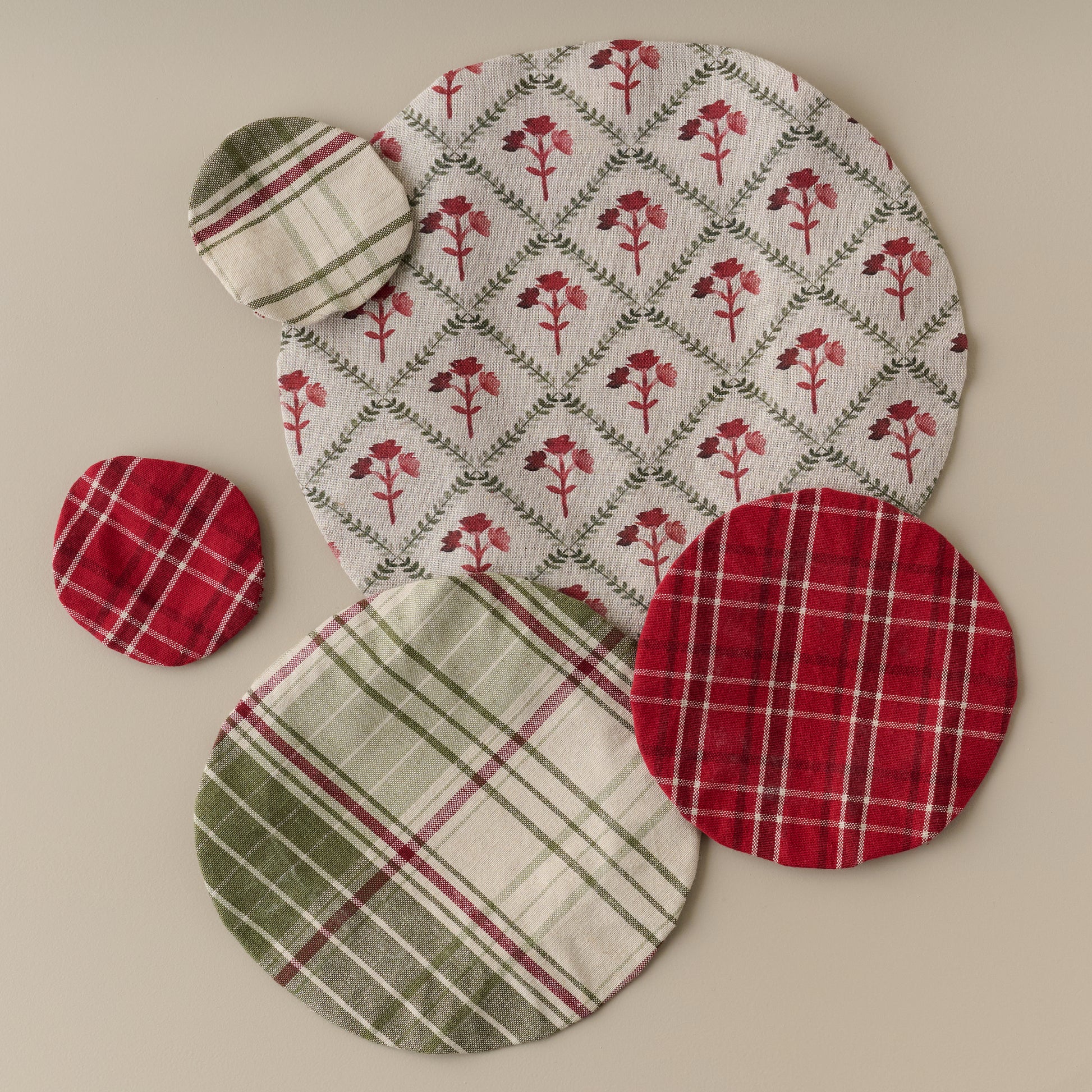 Magnolia Festive Bread Bowl Cover Set
