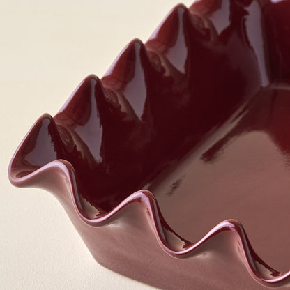 Syrah Scalloped 9x9 Baking Pan corner up close