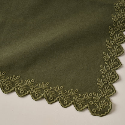 Winter Moss Embroidered Scalloped Edge Napkin Set of Four corneerr up close