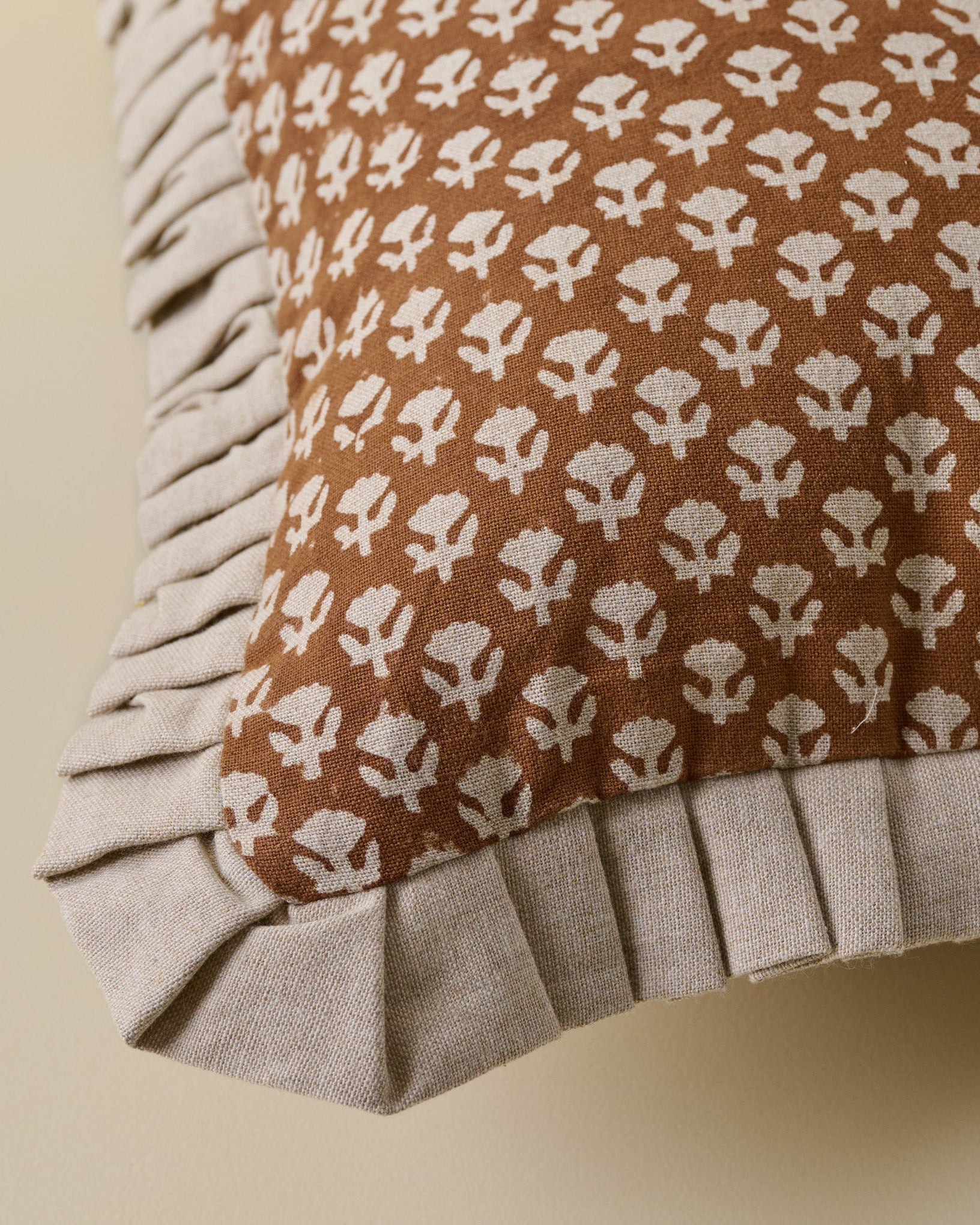 Magnolia Emma Pillow - Thumbnail 2