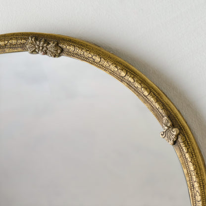 Vienna Extendable Wall Mounted Bathroom Mirror close up of border detail