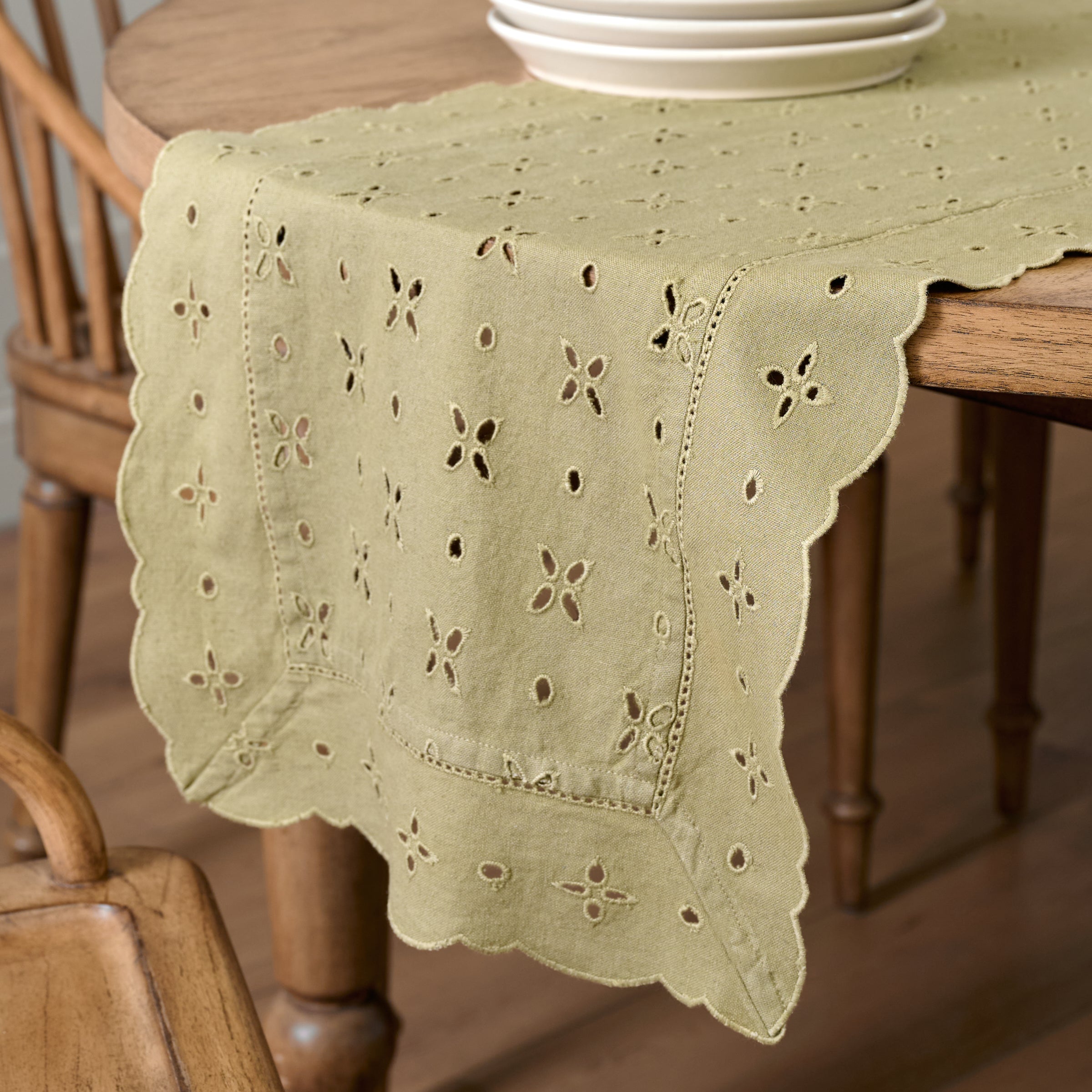 Earth Green Eyelet Table Runner - Thumbnail 3
