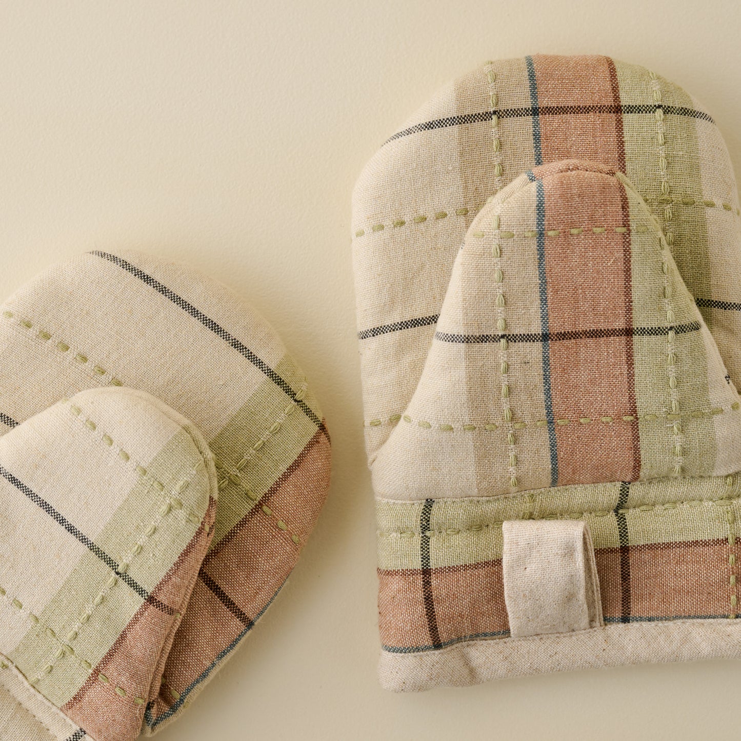 Dawn Plaid Mini Oven Mitt Set of Two close up view