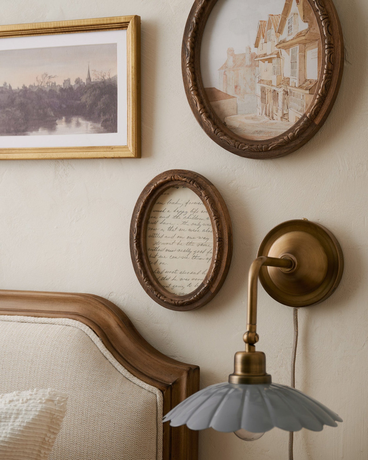 Caroline Carved Wood Oval Photo Frame – Magnolia