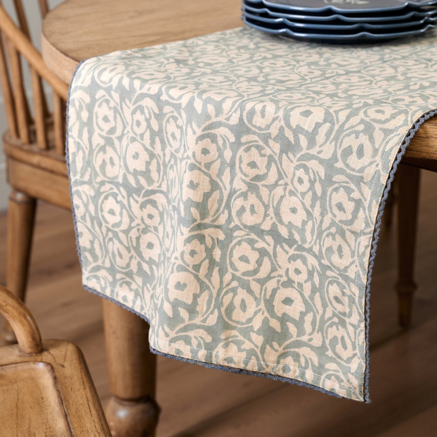 Pivione Fleurs Table Runner on table
