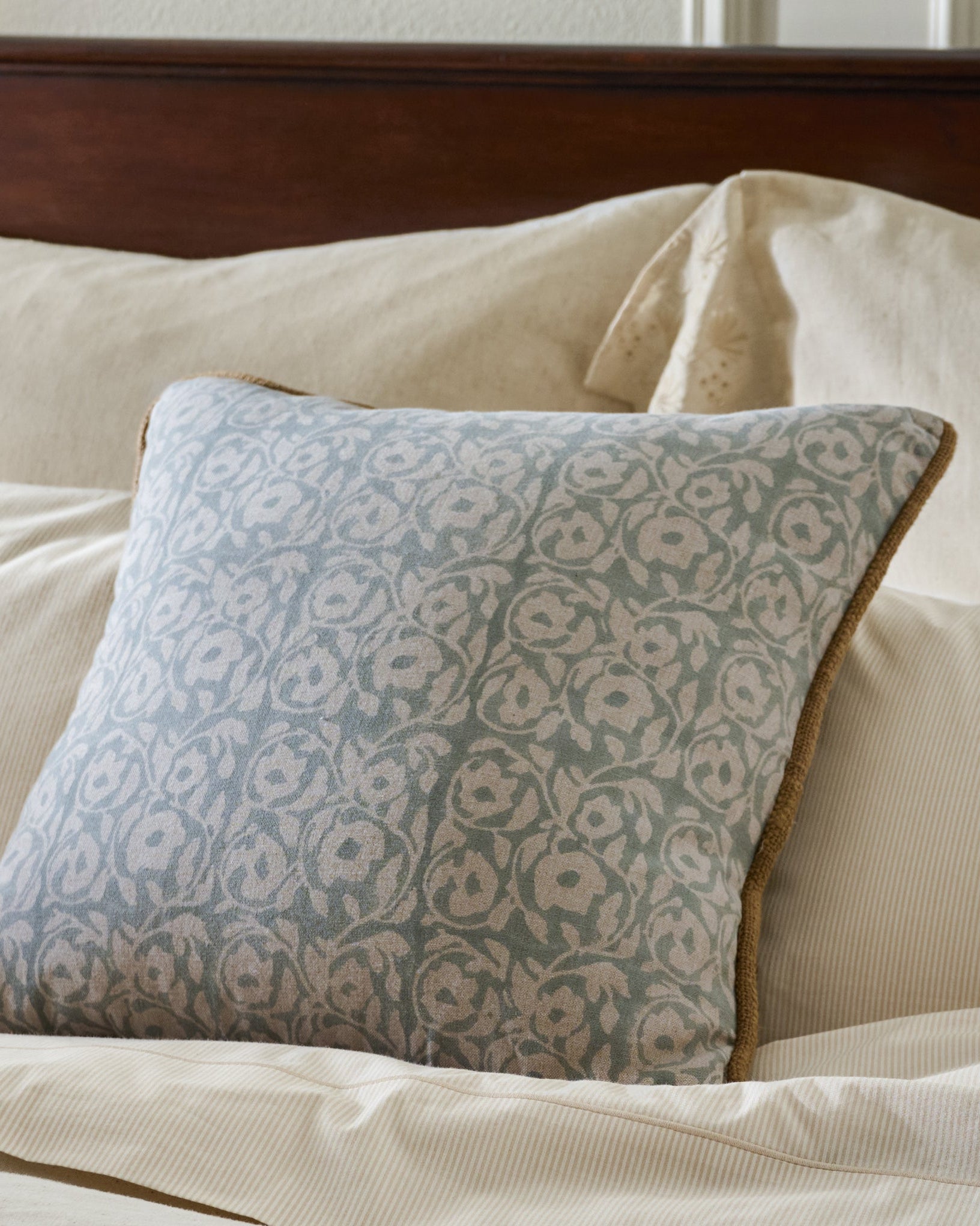 Pivoine Fleurs Pillow