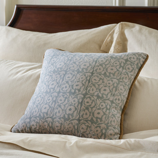 Pivoine Fleurs Pillow on bed 