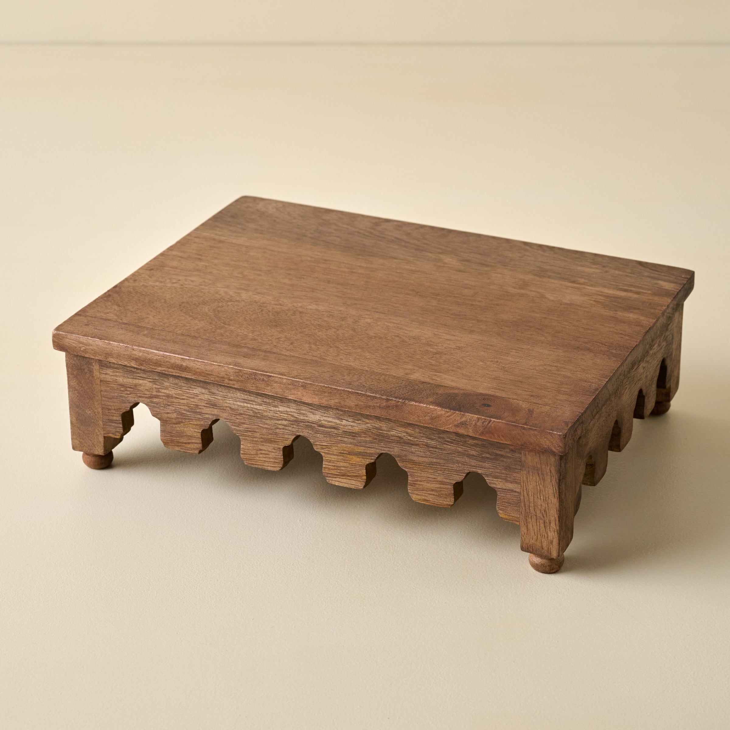 Archie Scalloped Wooden Riser